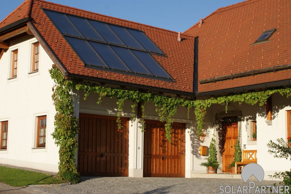 Solaranlage für Warmwasser und Heizungsunterstützung - 2 Felder übereinander.